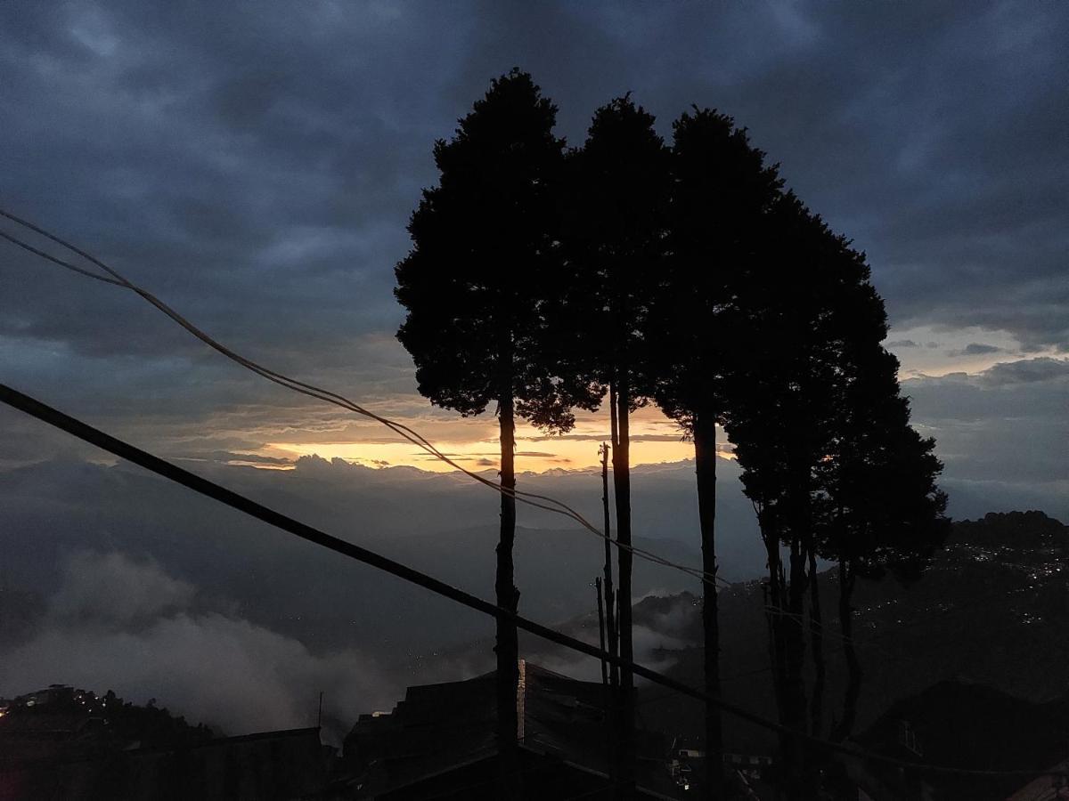 Wind Home Darjeeling- Budget Hotel Near Mall Darjeeling  Eksteriør billede
